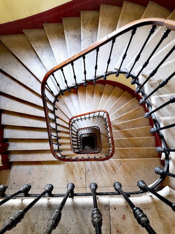 Un immeuble Haussmanien revisit 2024 : Etat des lieux - Cage d'escaliers